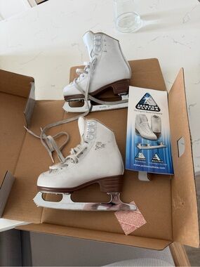 JACKSON Cream Figure Skates with Silver Eyelets